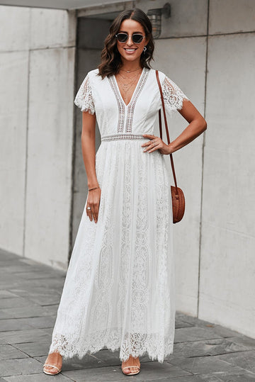 Vestido de renda branca de pescoço em V